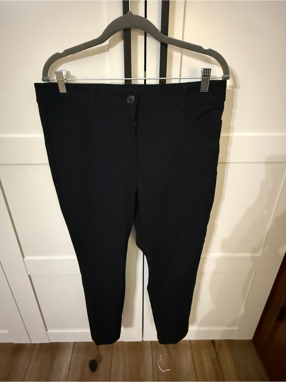LOFT Black Sutton Cropped Ponte Slim Ankle Pants